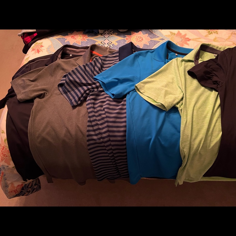Mens large Under Armour polos and T-shirt’s. 5 polos and 2 T-shirt’s.